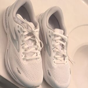 Brooks Women's White and Light Gray Running Sneakers